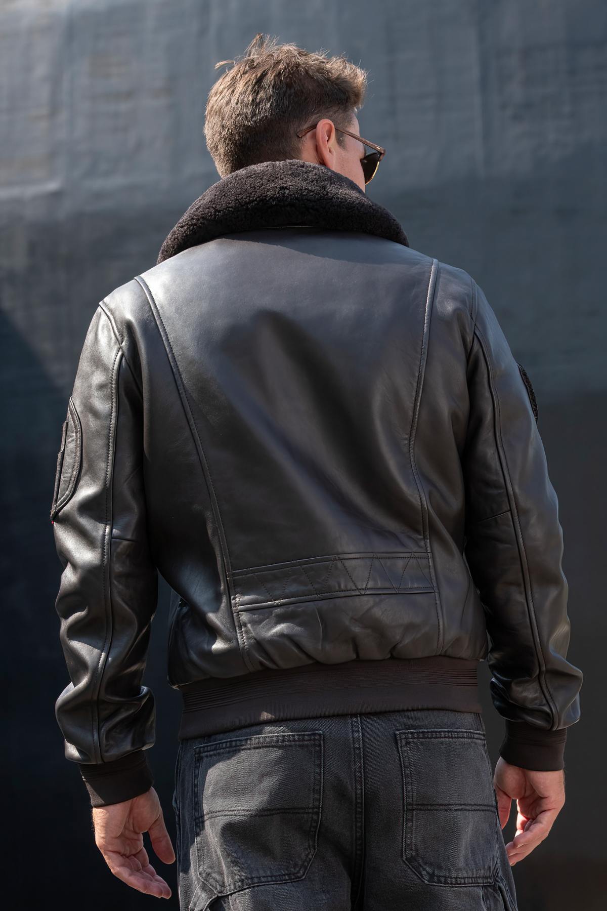 Brown leather aviator jacket from the Patrouille de France in superior quality - Image n°3