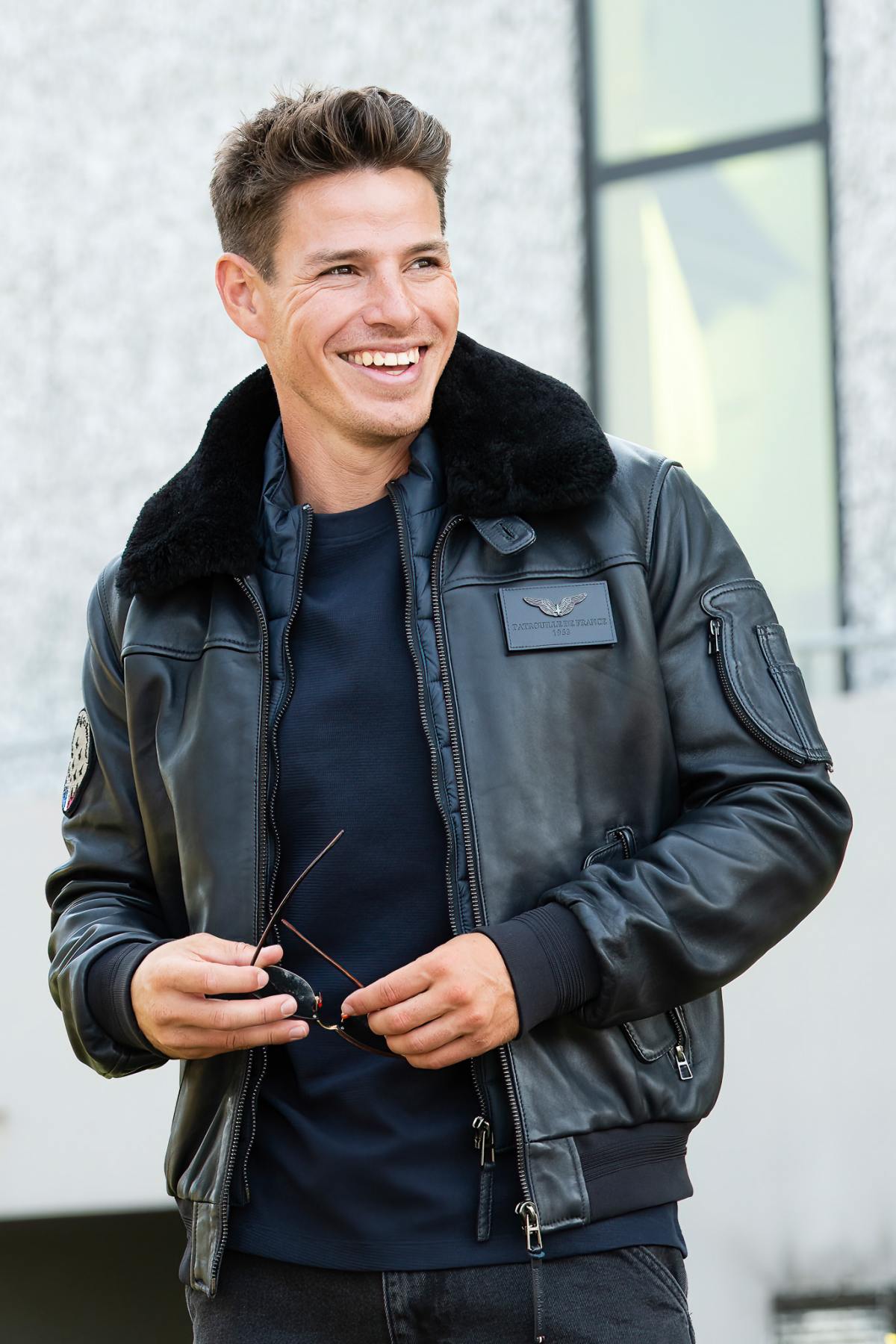 Navy lambskin aviator jacket with removable shearling collar. - Image n°2