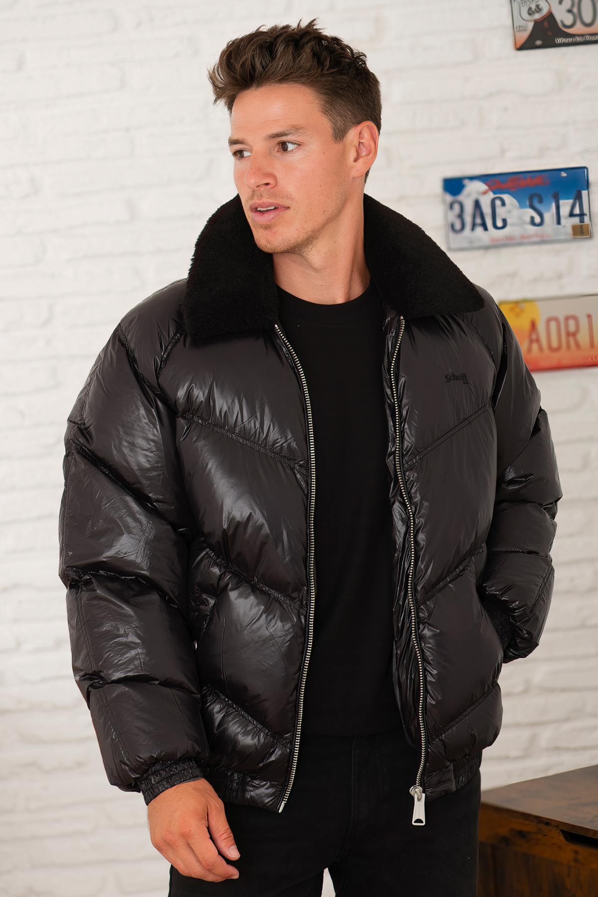 Black down jacket with faux fur collar, oversized fit - Image n°1
