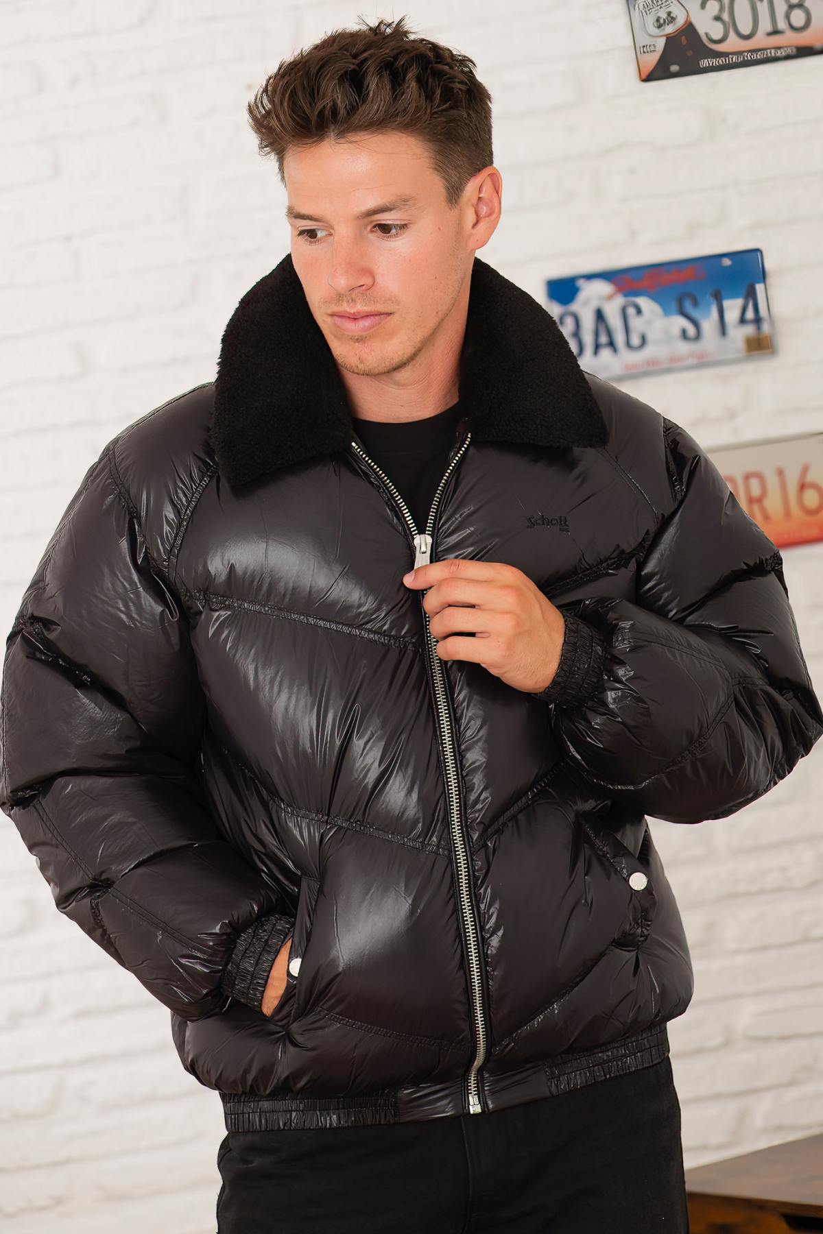 Black down jacket with faux fur collar, oversized fit - Image n°5