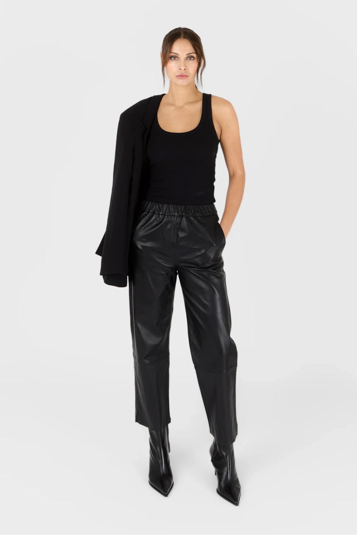 Soft and comfortable black leather pants - Image n°2