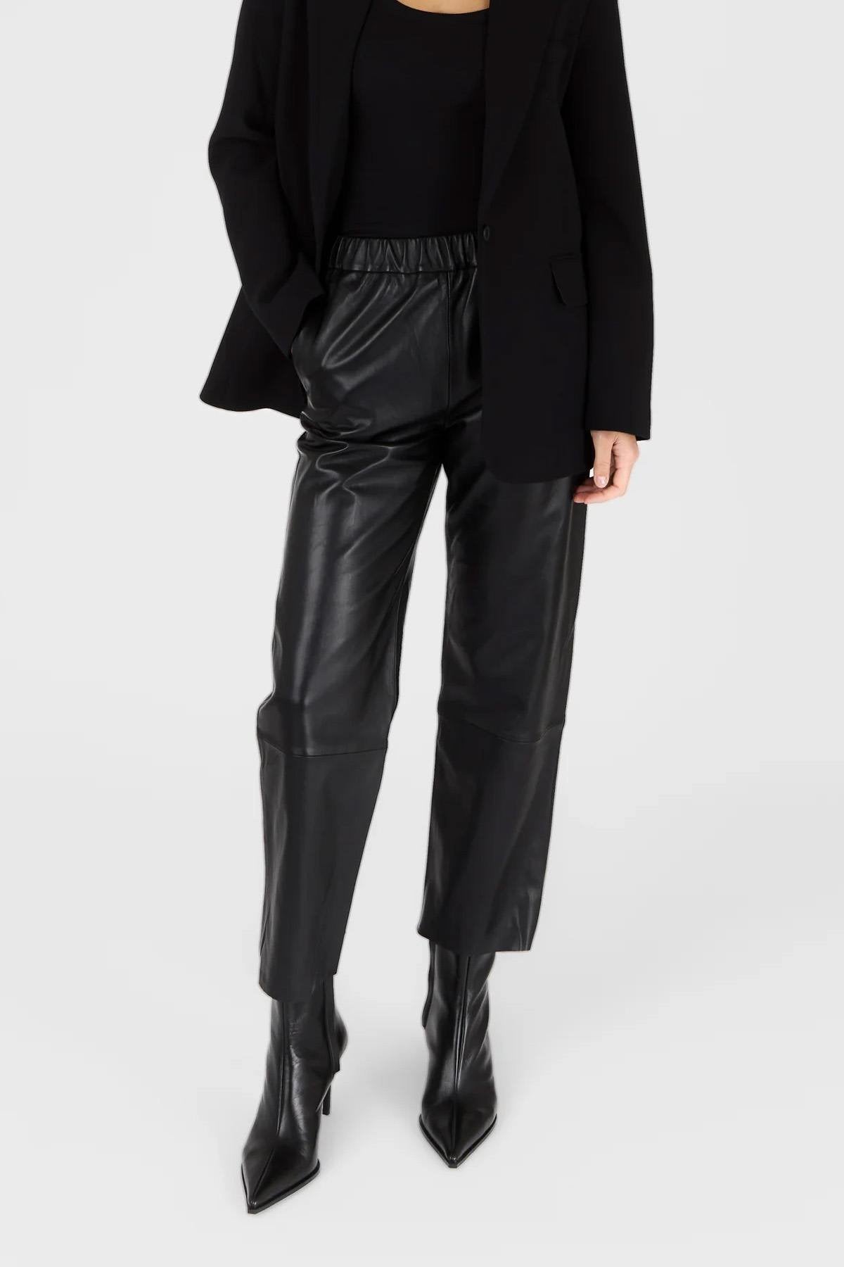 Soft and comfortable black leather pants - Image n°1
