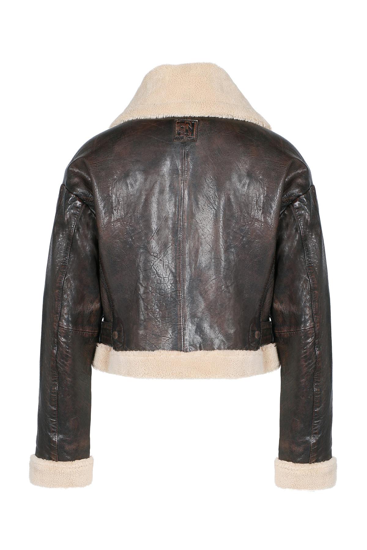 Dark brown leather cropped bomber jacket with faux fur - Image n°4