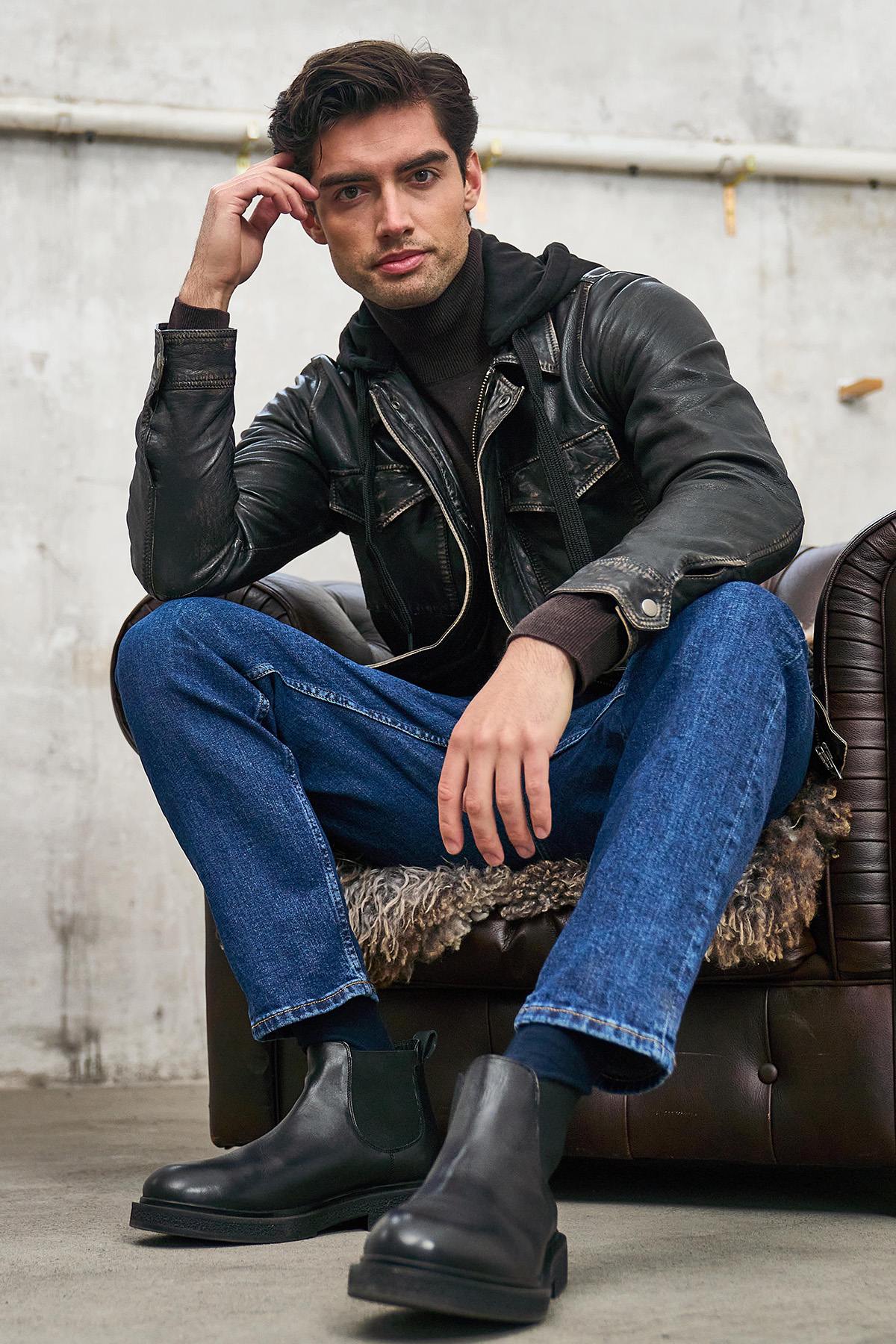Sheep leather jacket in used black: detachable hood, asymmetrical zip. - Image n°3