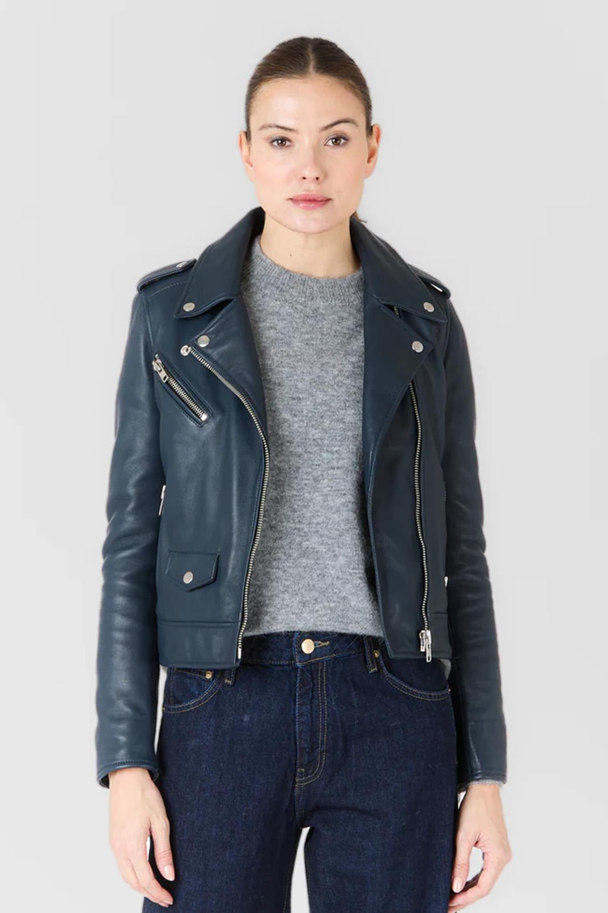 Dark blue lambskin jacket, slim-fit with sleek metallic finishes. - Image n°6