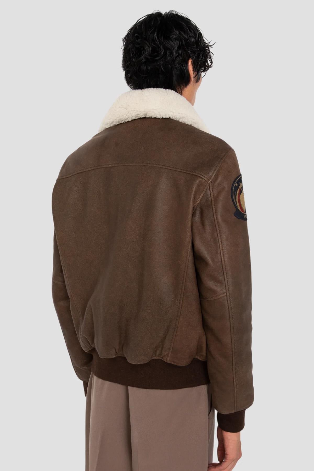 Brown leather bomber jacket with vintage badges - Image n°4