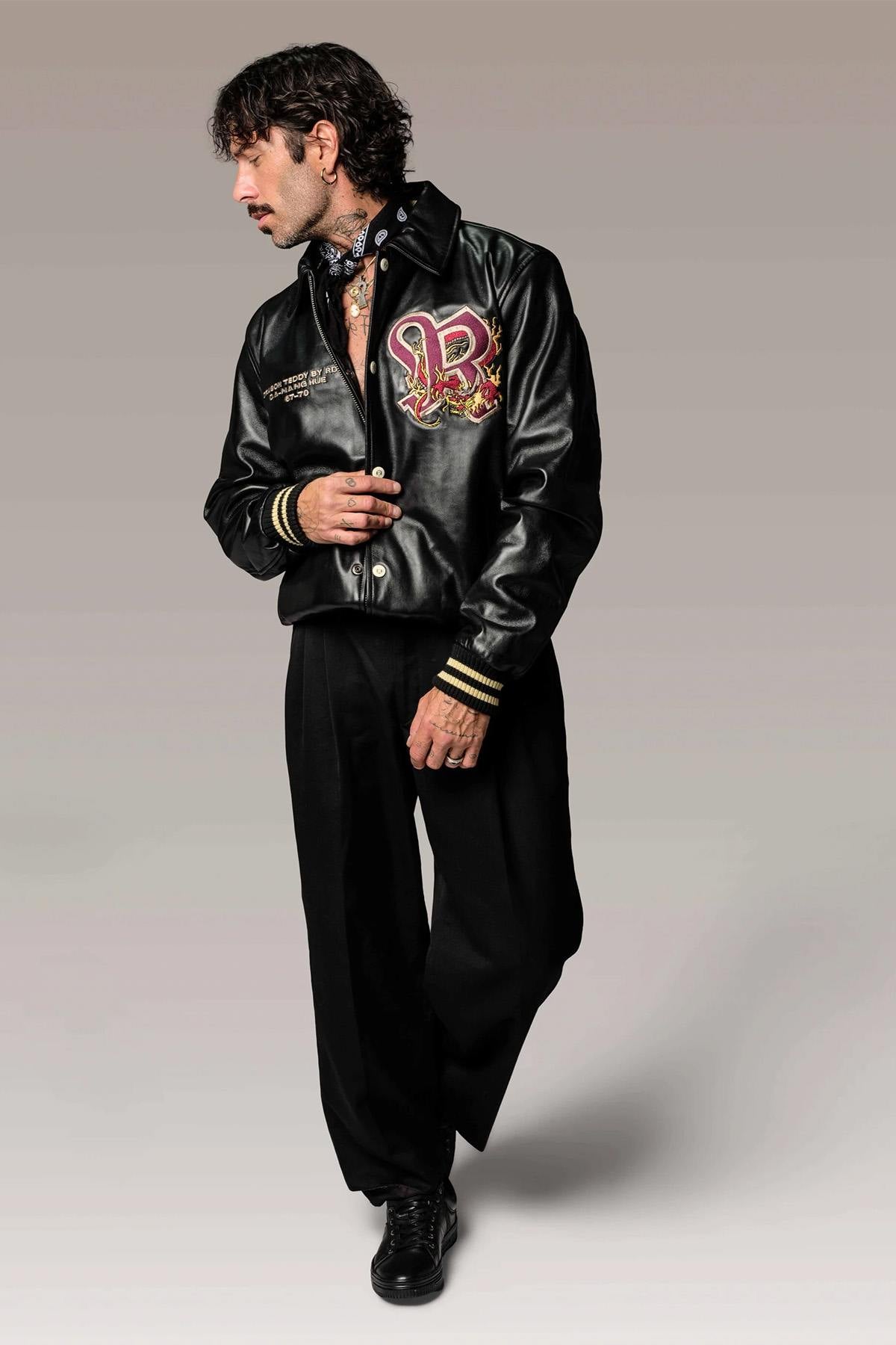 Trendy vintage style leather teddy bear with shirt collar - Image n°5