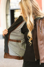 Slim cognac shearling jacket with detachable hood and motard collar. - Image n°7