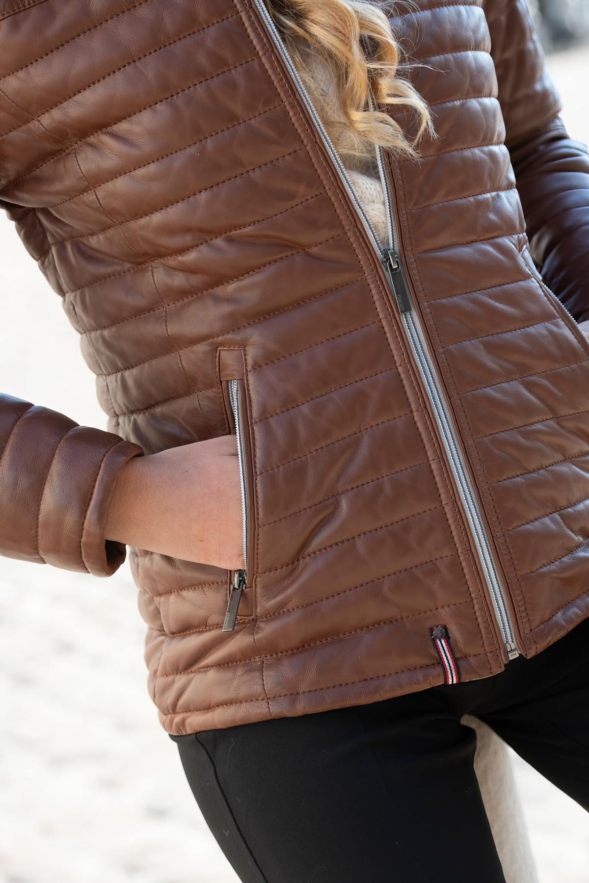 Cognac leather hooded down jacket with fur collar - Image n°3