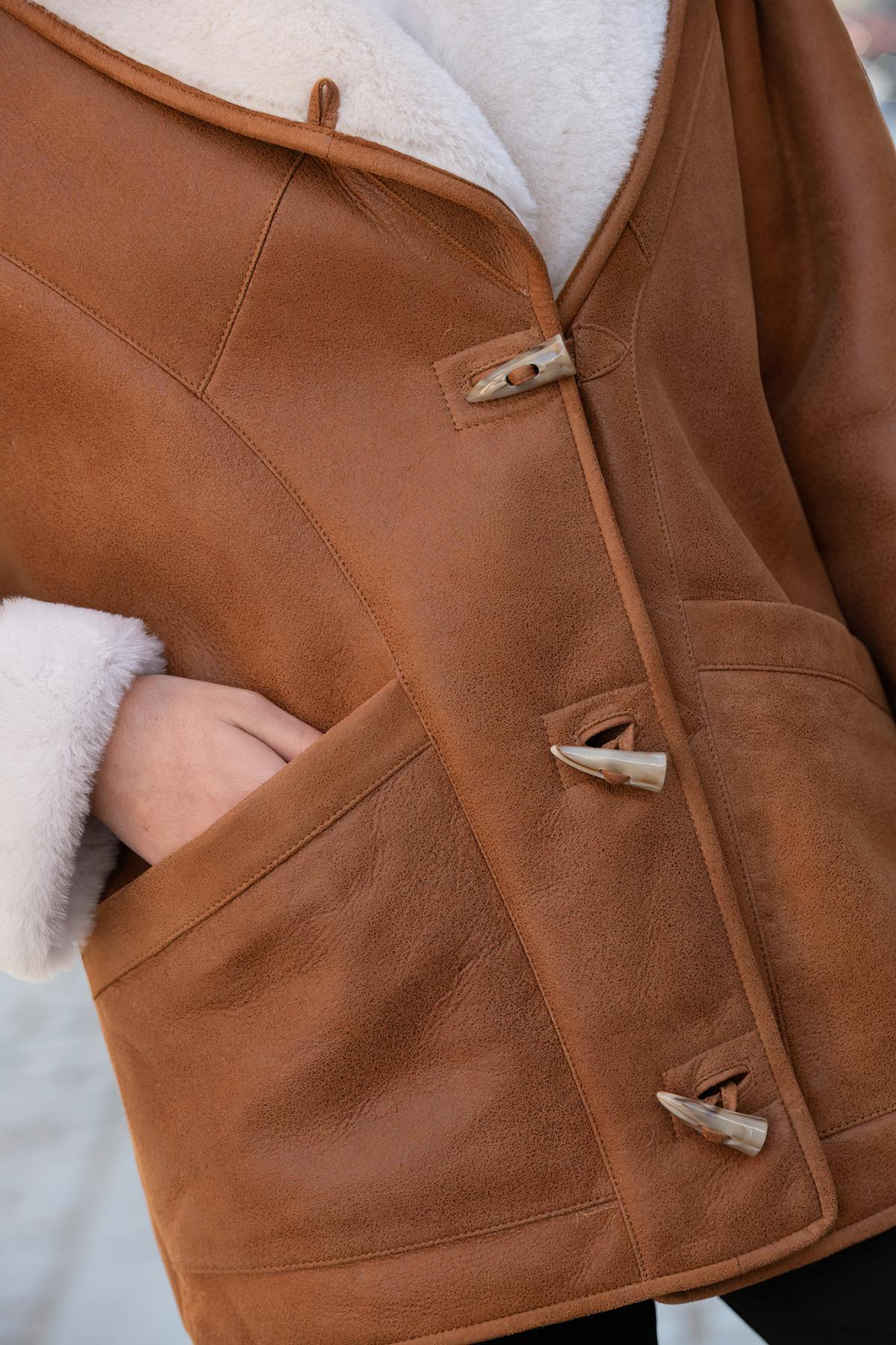 Chic whisky-colored shearling coat - Image n°5
