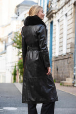 Long belted leather coat with brown fur collar - Image n°4