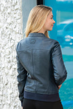 Collector's Alpine women's leather jacket for the brand's 70th anniversary - Image n°5
