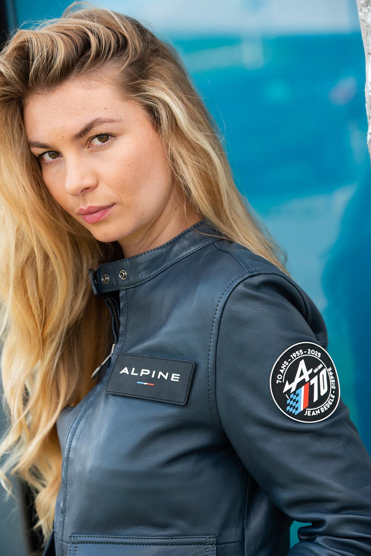 Straight-cut sheep leather jacket in royal blue. Sporty, timeless fit. - Image n°2