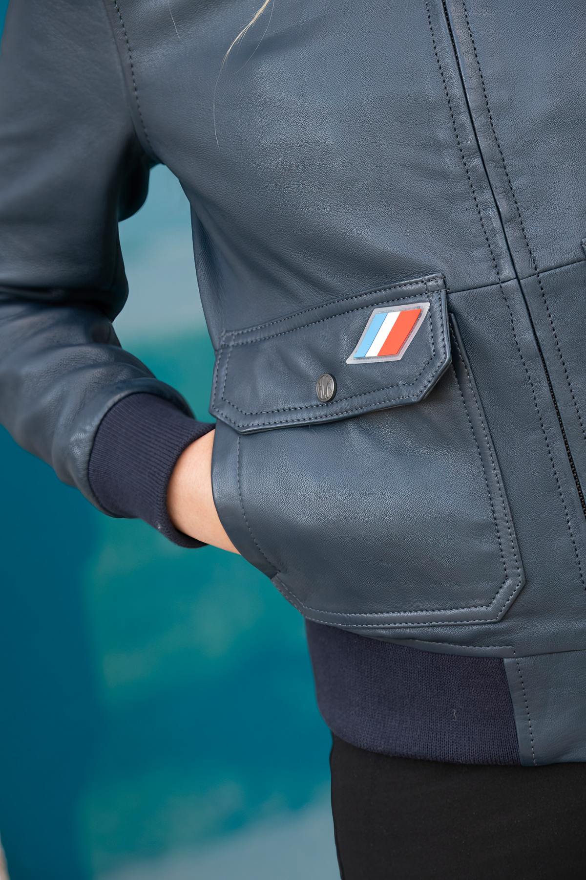 Straight-cut sheep leather jacket in royal blue. Sporty, timeless fit. - Image n°6