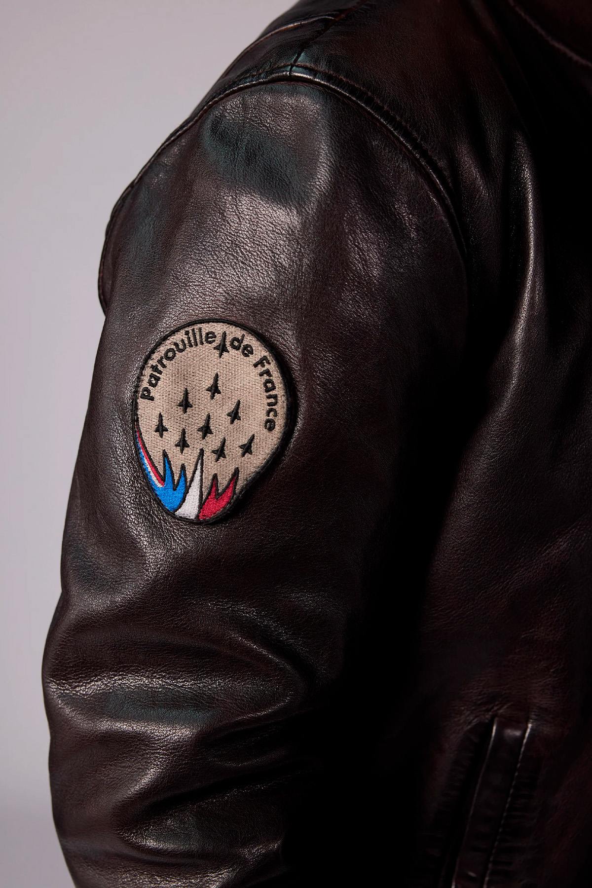 Dark brown leather bomber jacket from the Patrouille de France - Image n°2