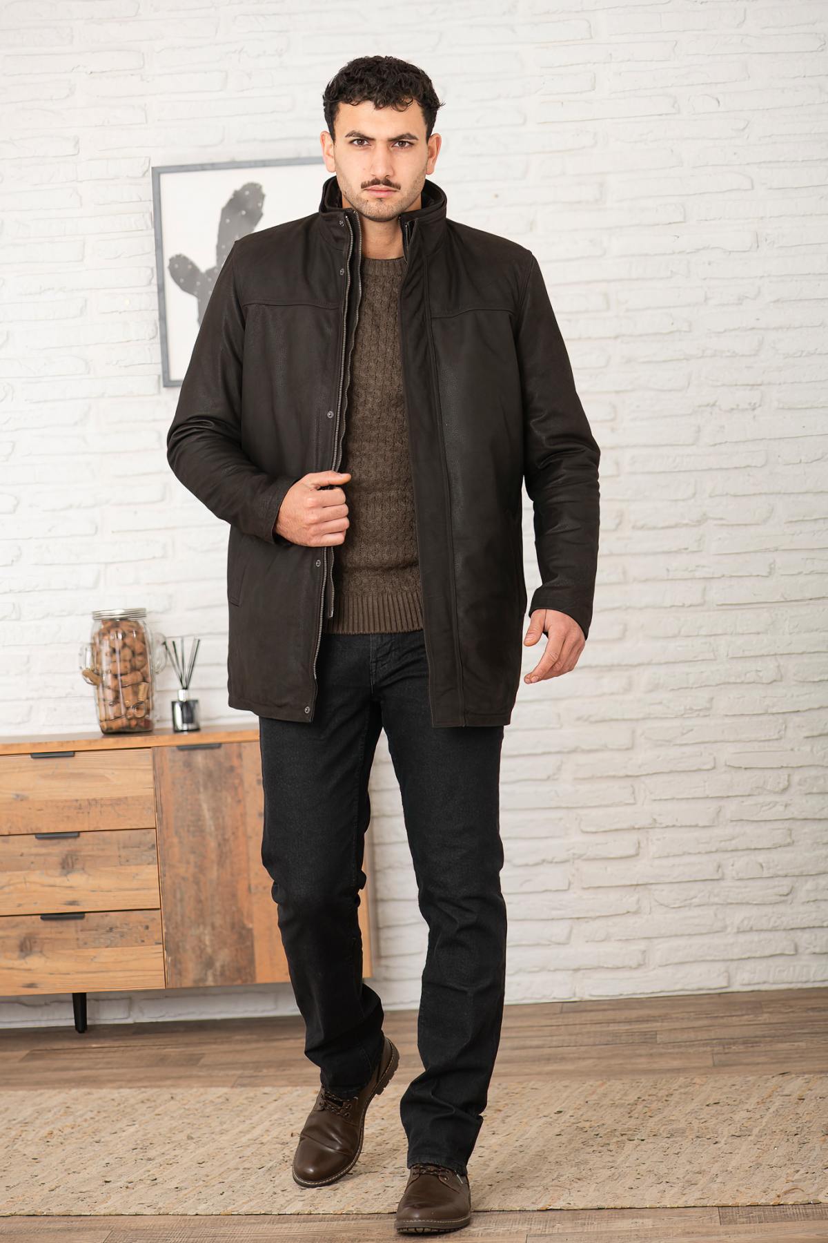 Dark brown parka in thick leather with removable facing - Image n°4