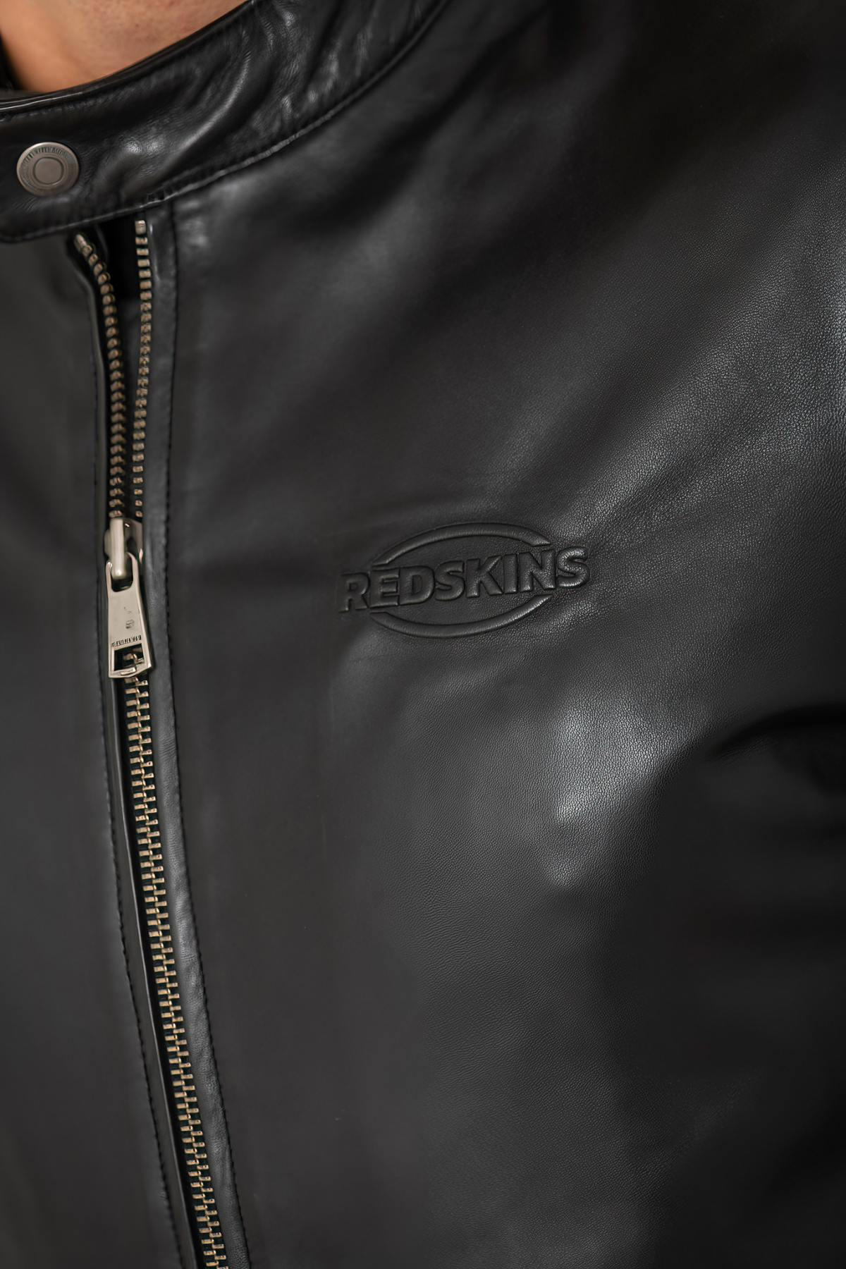Black leather biker jacket with embossed Redskins logo - Image n°4