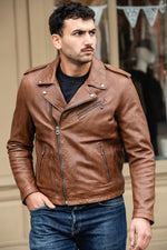 Slim dark cognac lambskin biker jacket, lightweight and timeless. - Image n°4