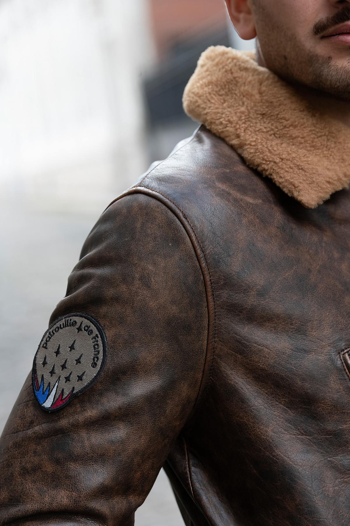PAF distressed brown leather bomber jacket with shearling collar - Image n°2