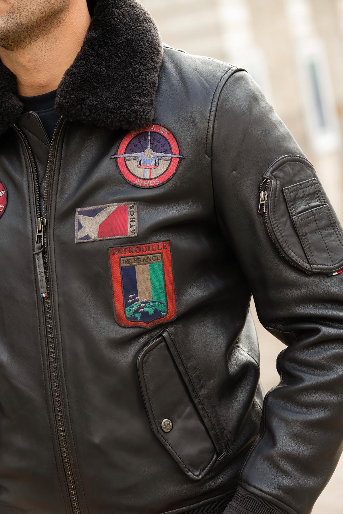 Brown leather bomber jacket with vintage Patrouille de France patches - Image n°7