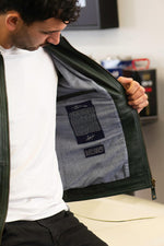 Fir green leather shirt collar jacket - Image n°5