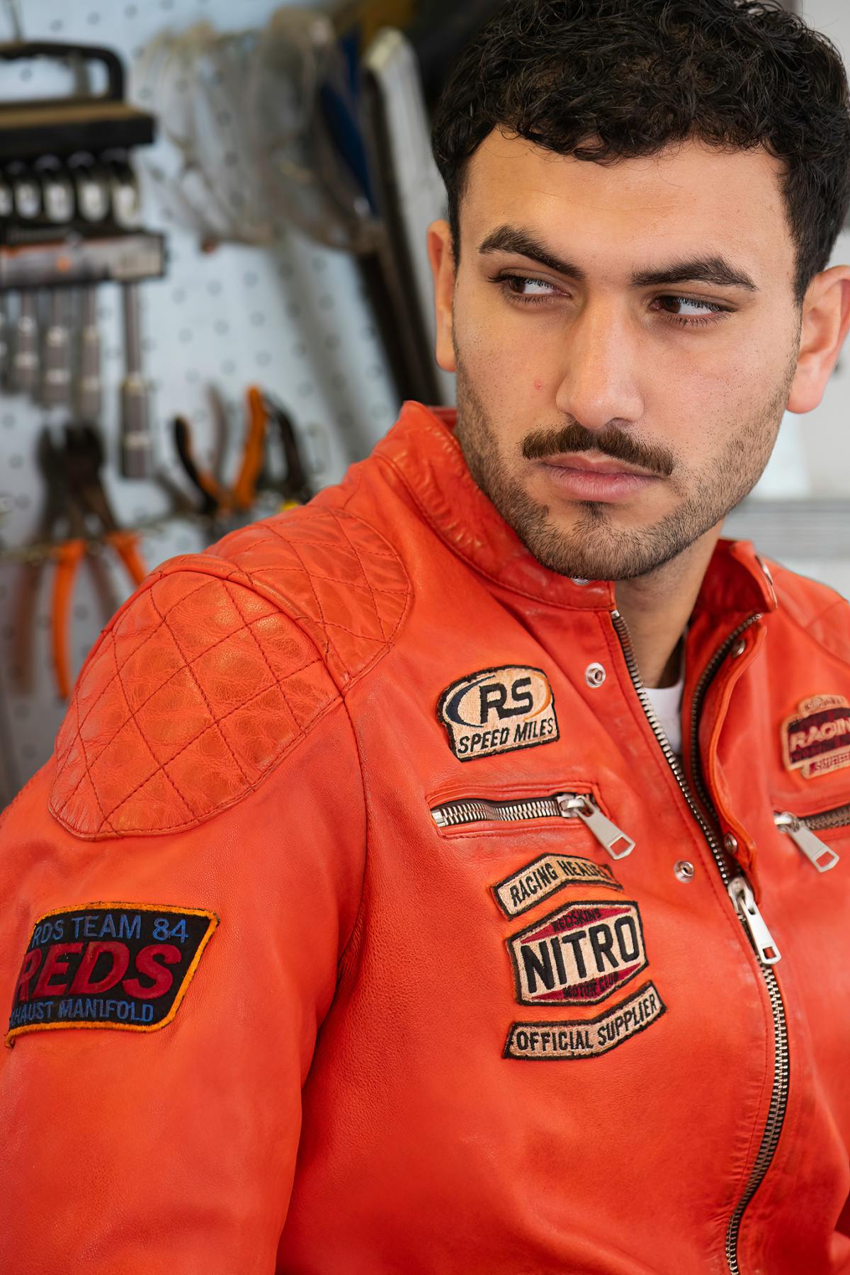 Bold orange lambskin moto jacket with quilted shoulders and patches. - Image n°3