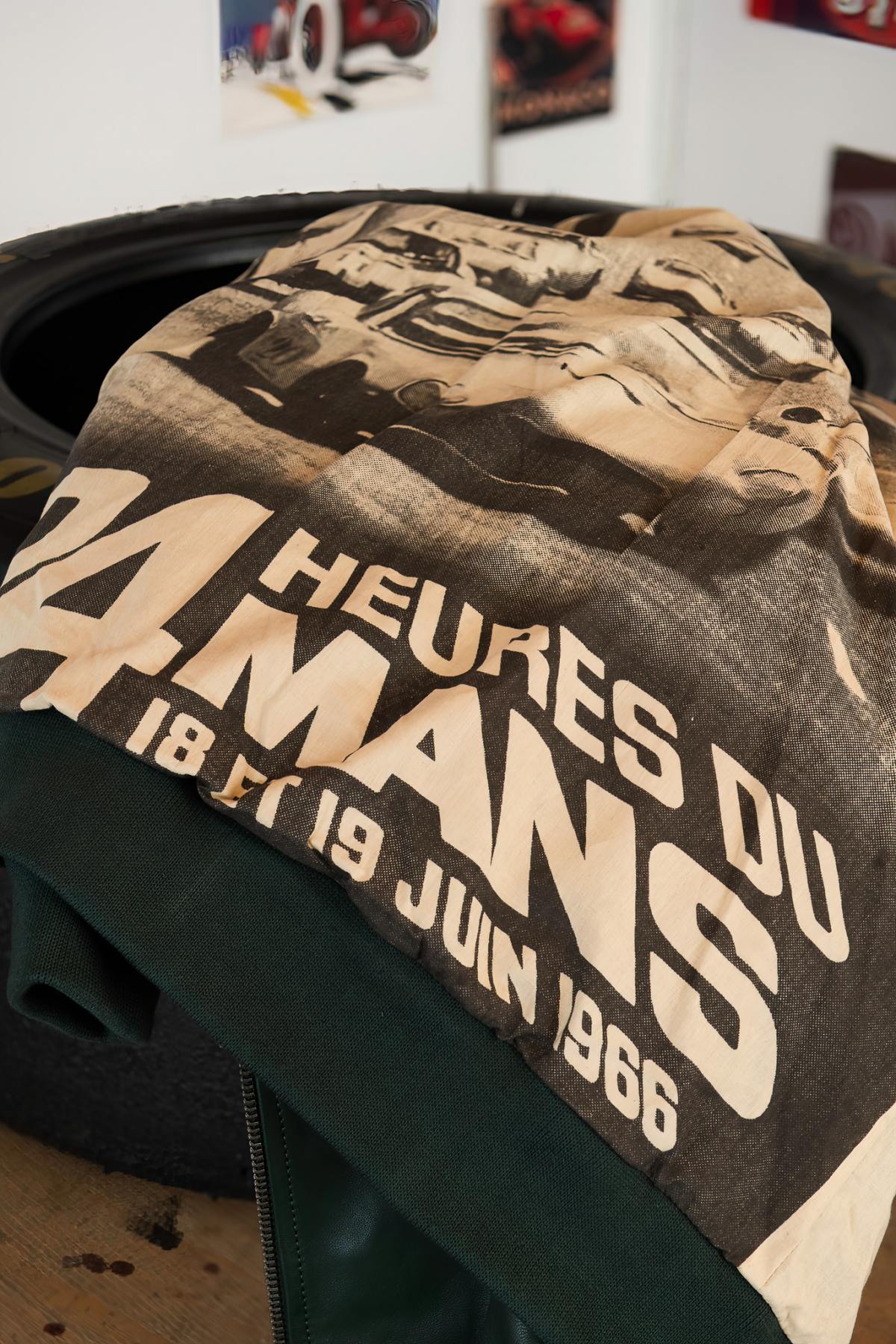 Green leather jacket with racing stripes - Image n°8