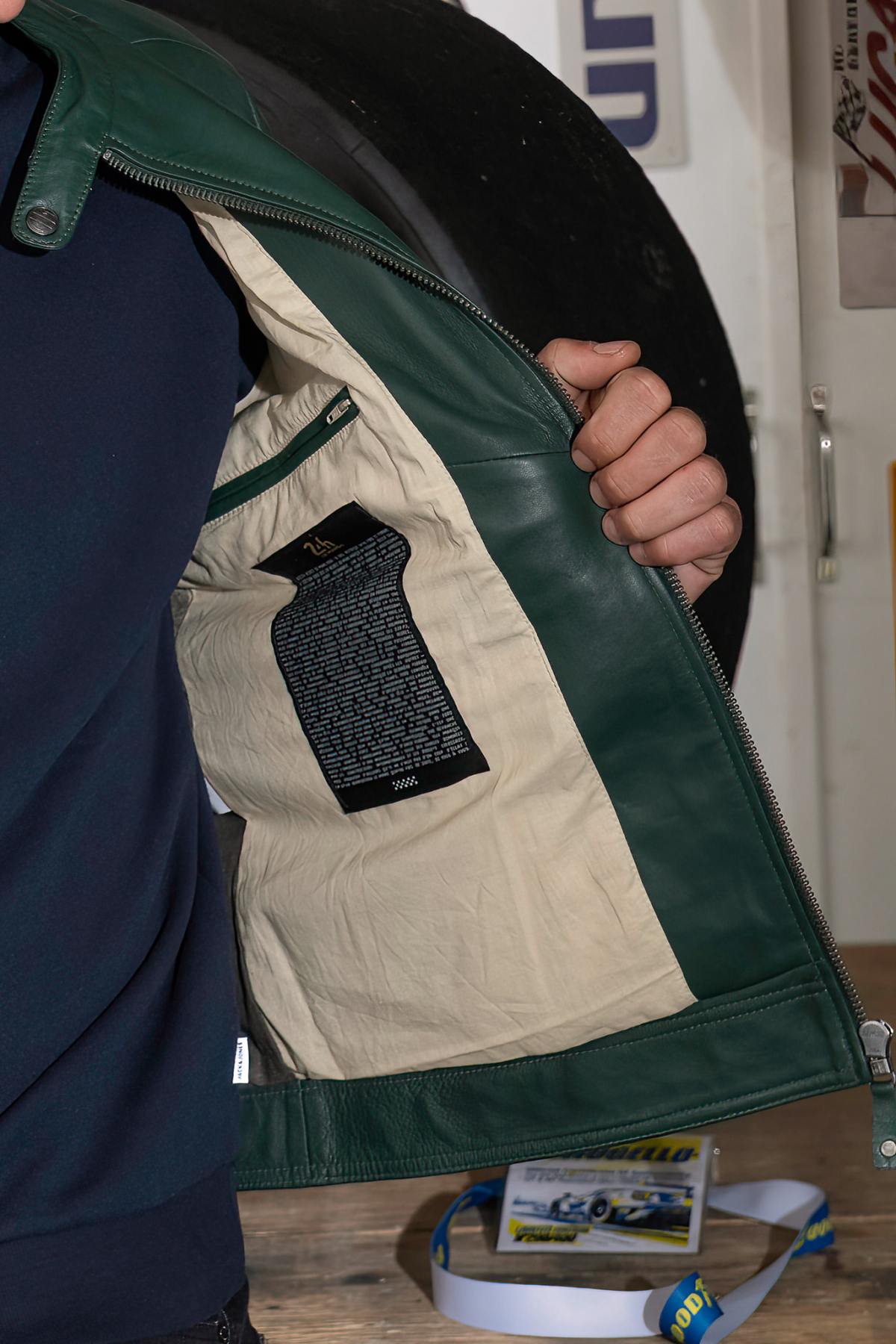 24H Le Mans sheep leather jacket in moss green. A racing legend. - Image n°6
