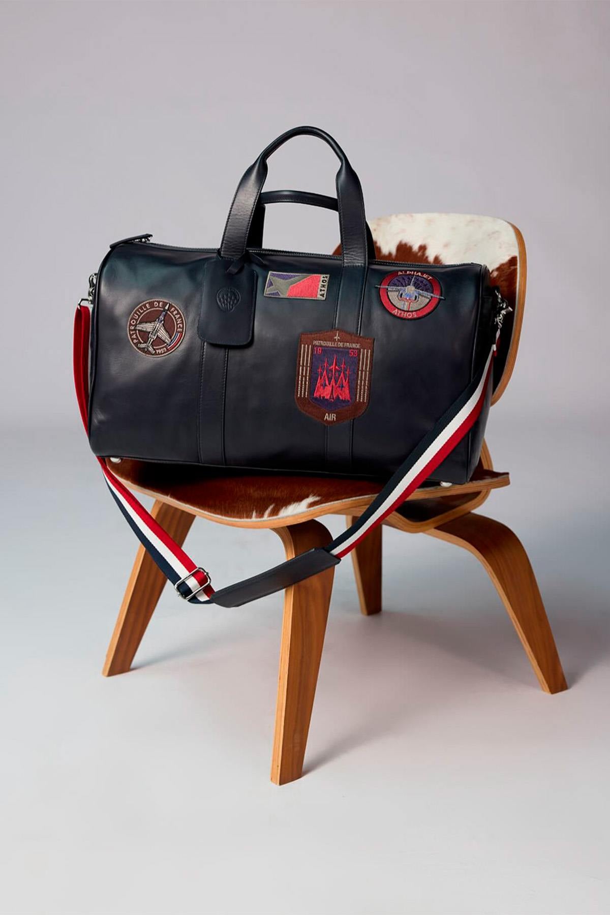 Dark navy blue travel bag with Patrouille de France patches - Image n°2