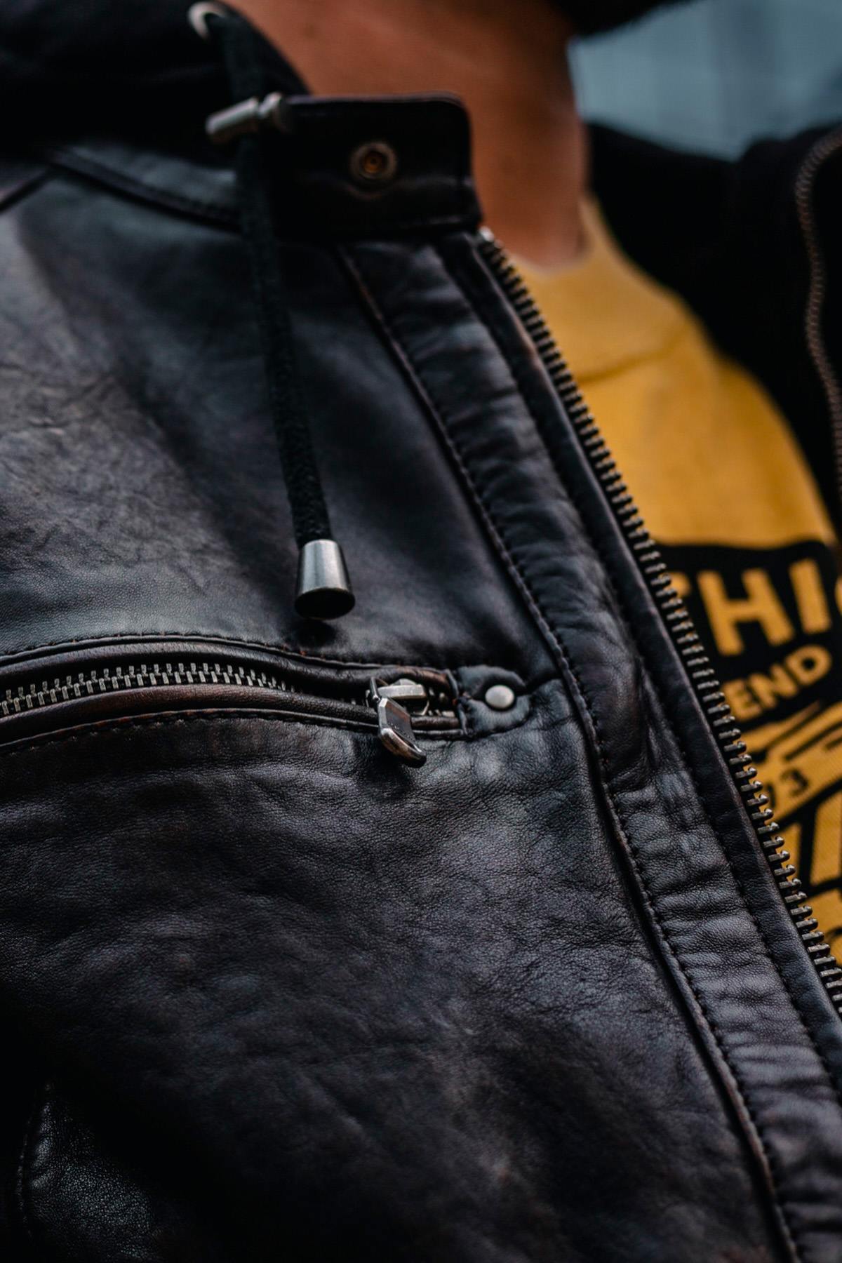 Black and cognac lambskin jacket with removable hood and biker edge. - Image n°8