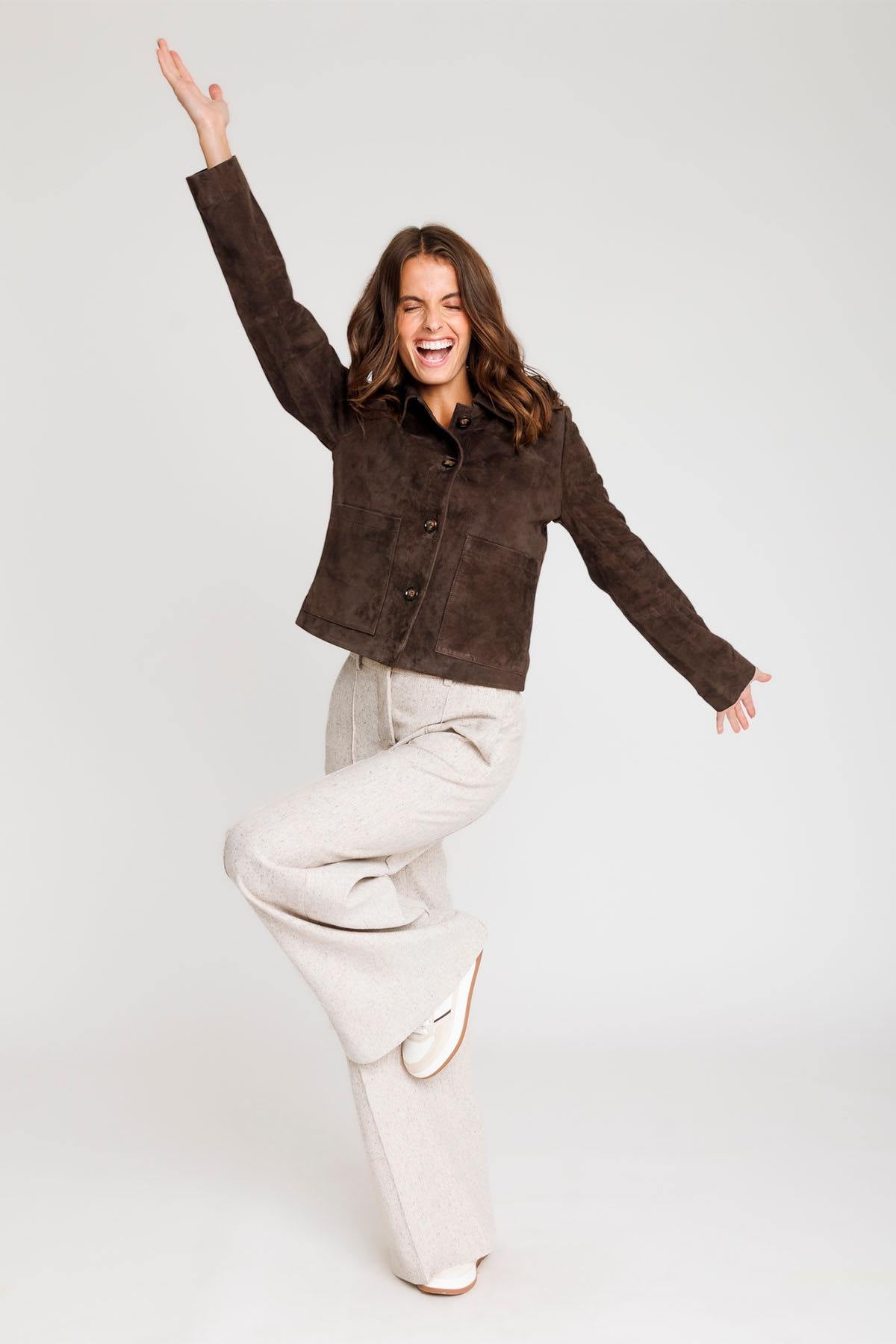 Soft suede goat leather jacket in dark brown by Serge Pariente. - Image n°2