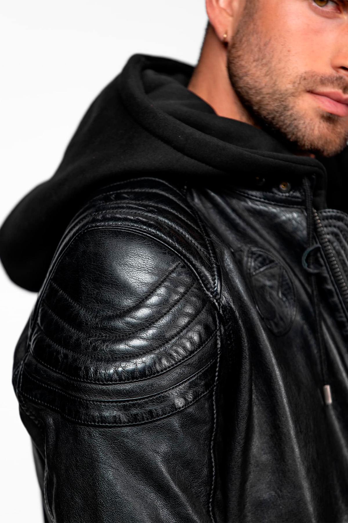 Black hooded biker jacket with shoulder stitching - Image n°2