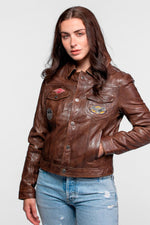 Women's brown trucker-style leather jacket with patches - Image n°5