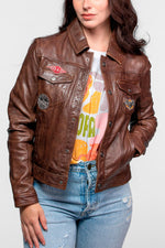 Women's brown trucker-style leather jacket with patches - Image n°3