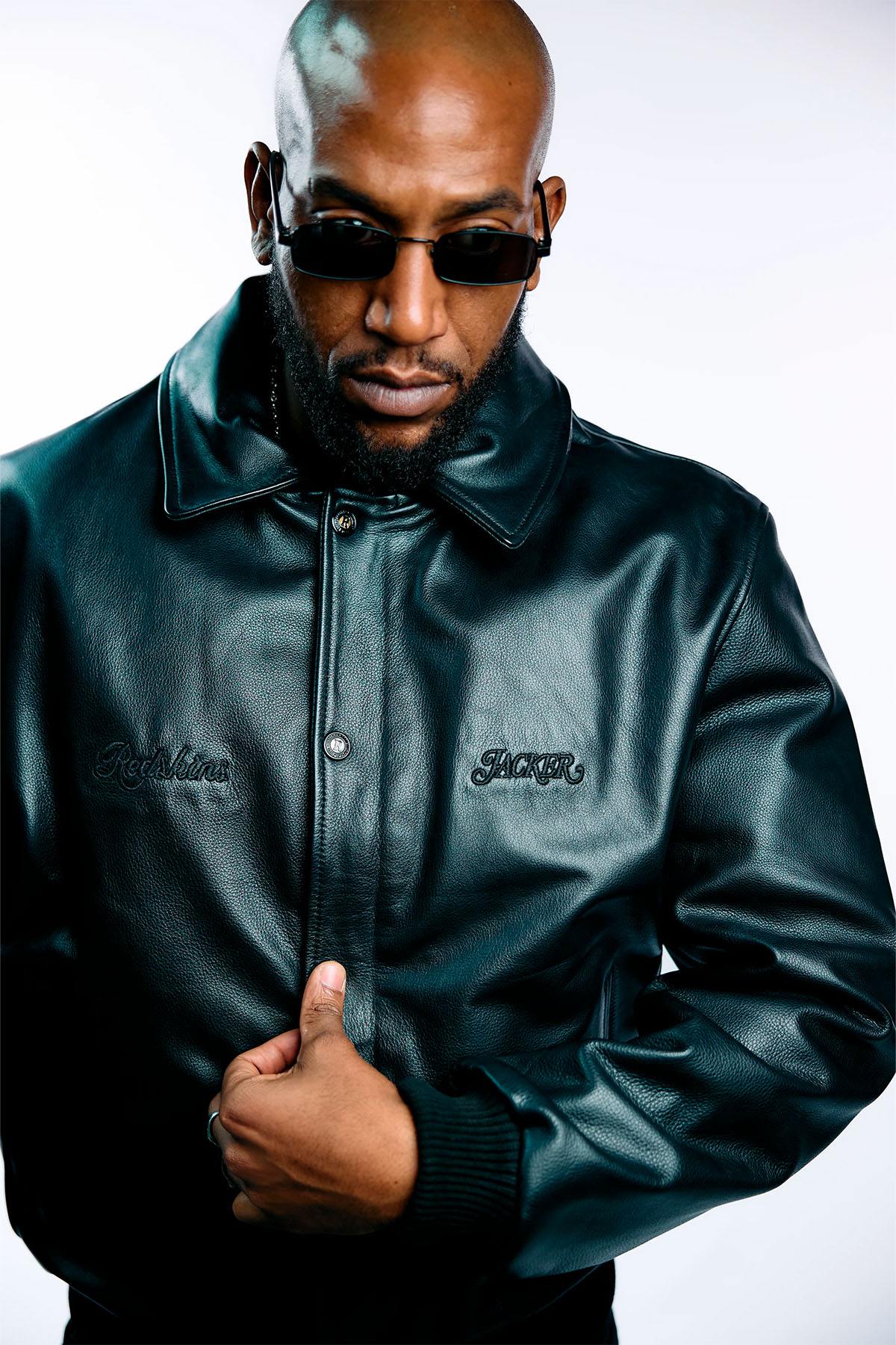 Black cowhide jacket with 3D embroidery and a structured teddy cut. - Image n°5