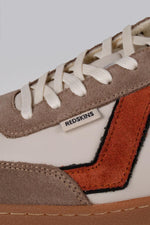 Low-top sneakers with laces in ecru, green and orange - Image n°5