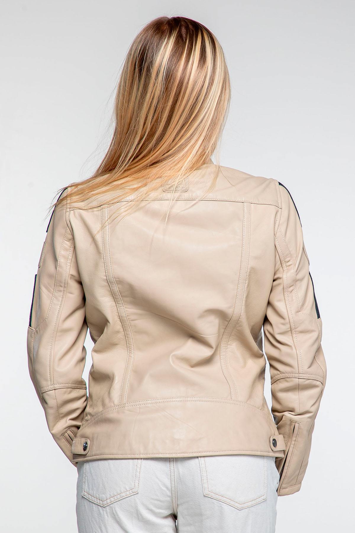 Ecru sheepskin jacket with a biker collar, inspired by motorsport. - Image n°4