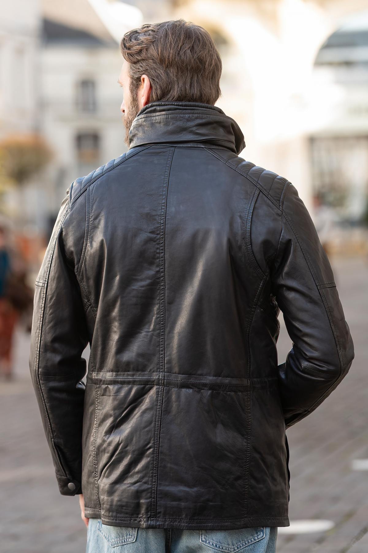 Glossy black lambskin jacket, quilted lining. Mid-length, regular fit. - Image n°3
