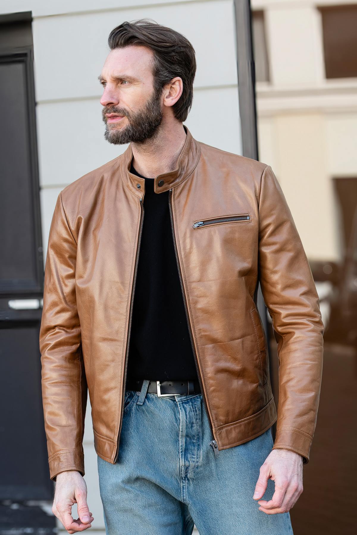 Thick, glossy oxblood buffalo leather jacket with a retro collar. - Image n°3