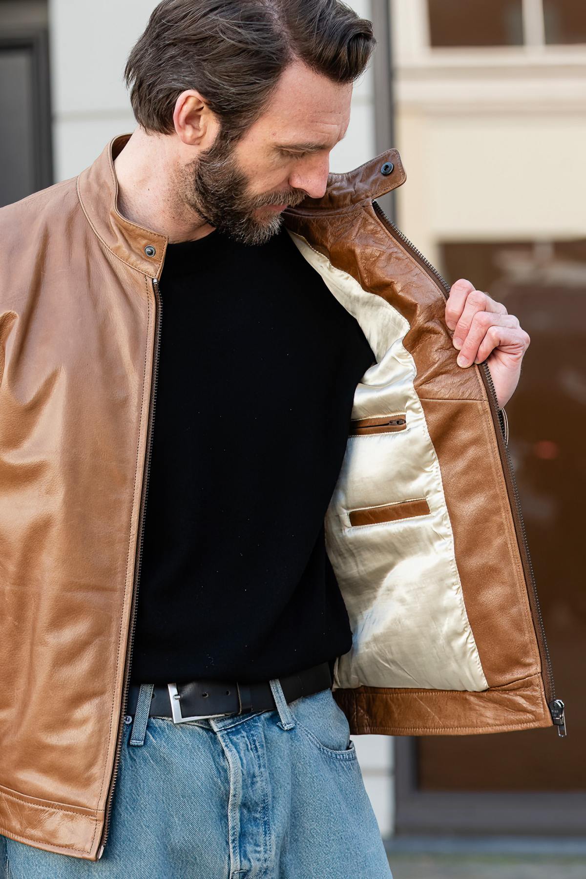 Thick, glossy oxblood buffalo leather jacket with a retro collar. - Image n°5