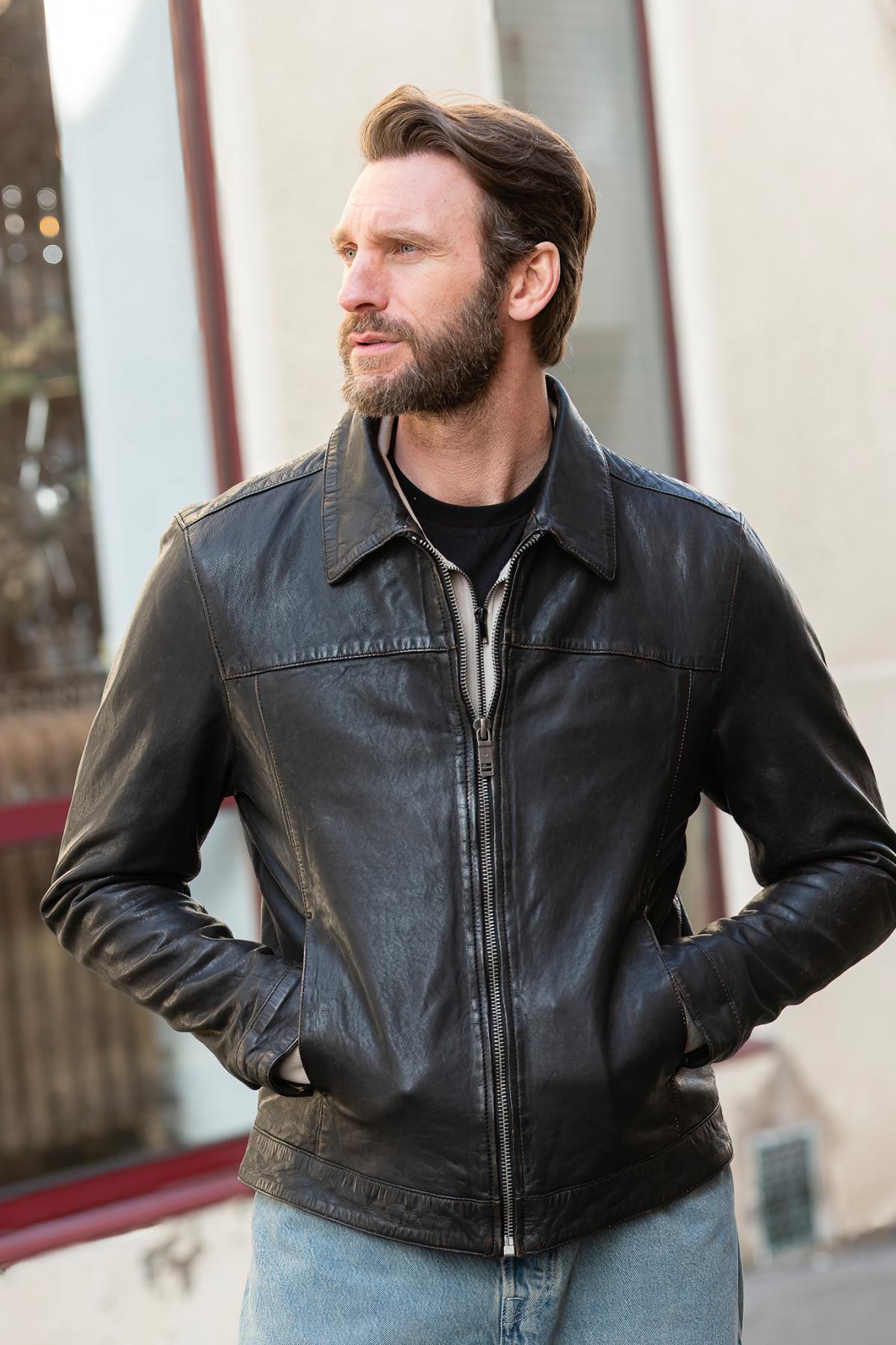 Black lambskin jacket with an aged finish, soft and lightweight. - Image n°5