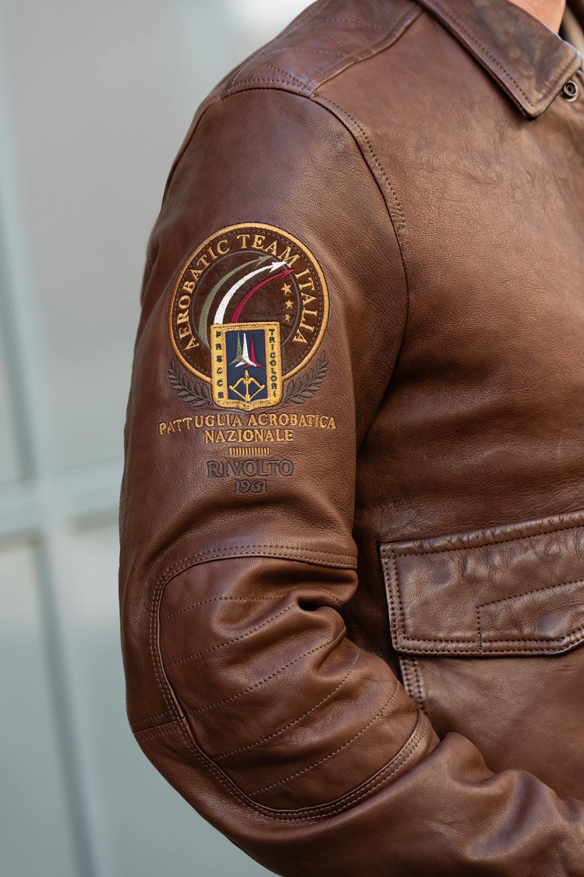 Tobacco brown sheep leather jacket, aviator style, crafted in Italy. - Image n°2