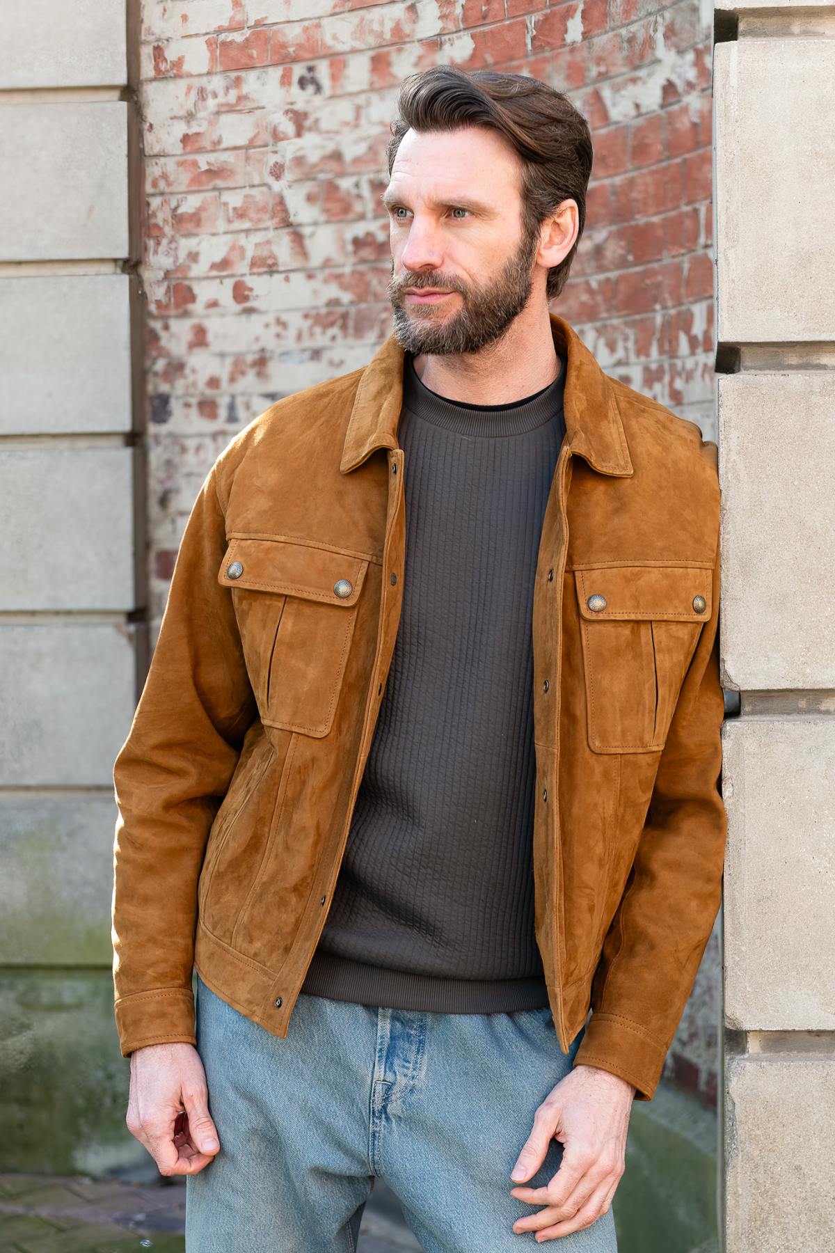 Goat suede in rich Cognac, regular fit, perfect for milder days ahead. - Image n°1