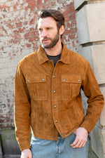 Goat suede in rich Cognac, regular fit, perfect for milder days ahead. - Image n°3