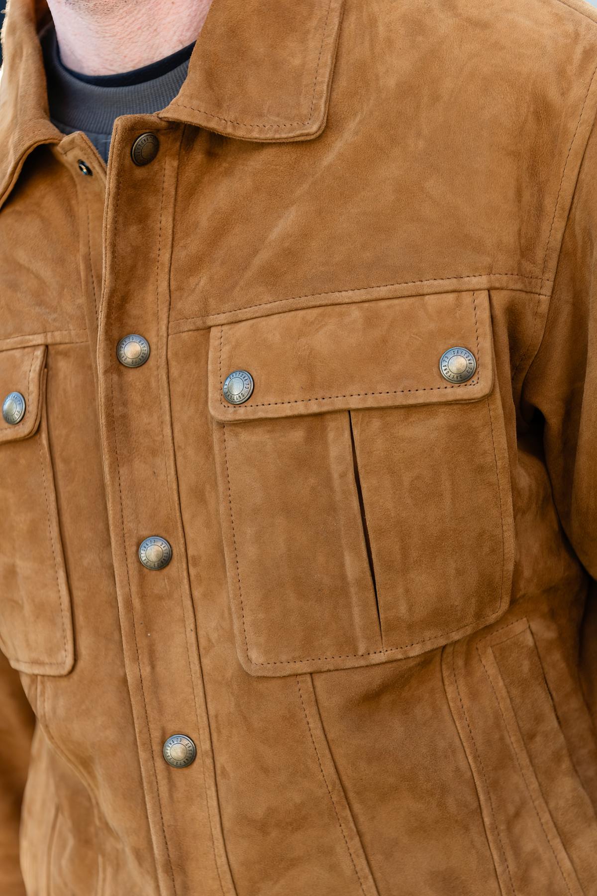 Goat suede in rich Cognac, regular fit, perfect for milder days ahead. - Image n°2