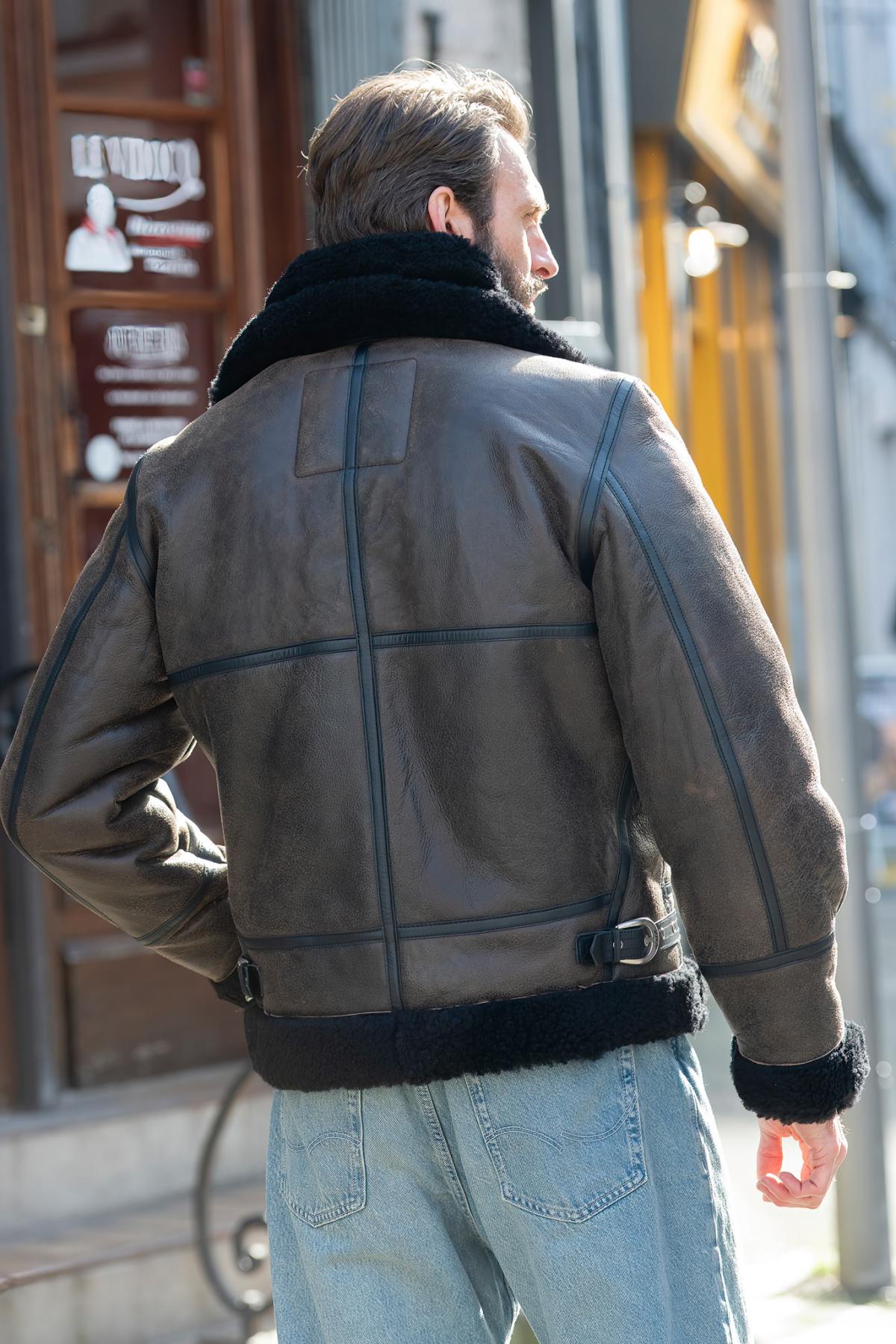 Schott's LC1259: black-and-brown shearling, vintage warmth for winter. - Image n°3