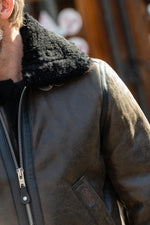 Schott's LC1259: black-and-brown shearling, vintage warmth for winter. - Image n°6