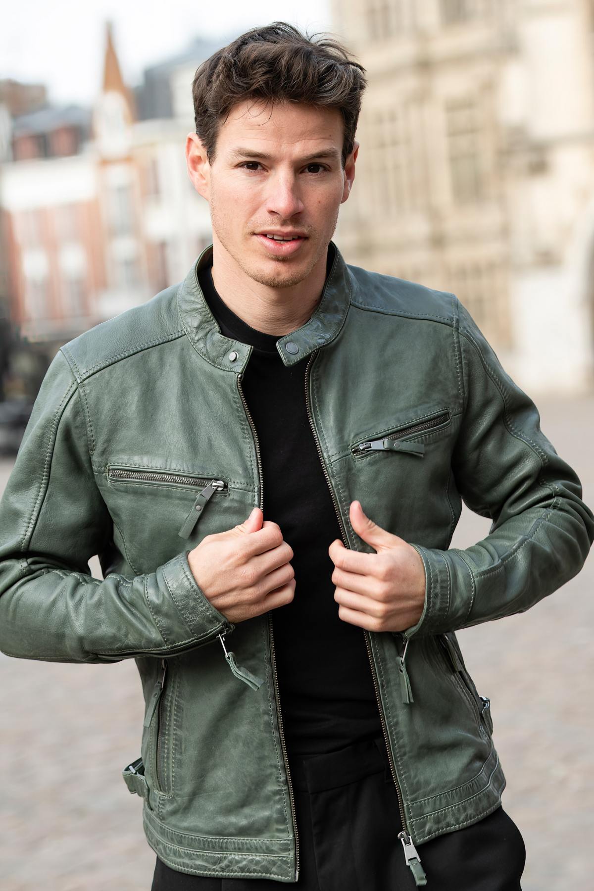 Green sheepskin jacket, skinny fit, biker collar, timeless and light. - Image n°5