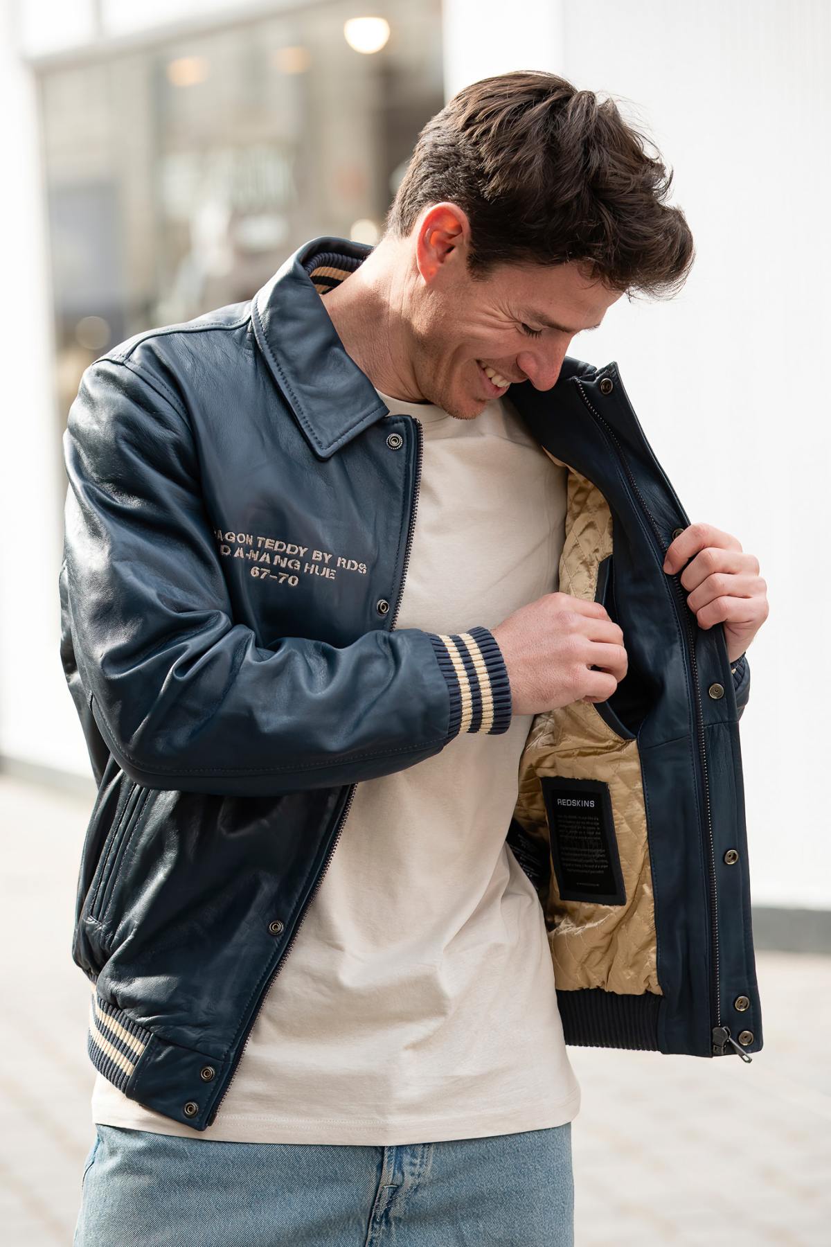 Navy blue leather teddy jacket with shirt collar and embroidery - Image n°5