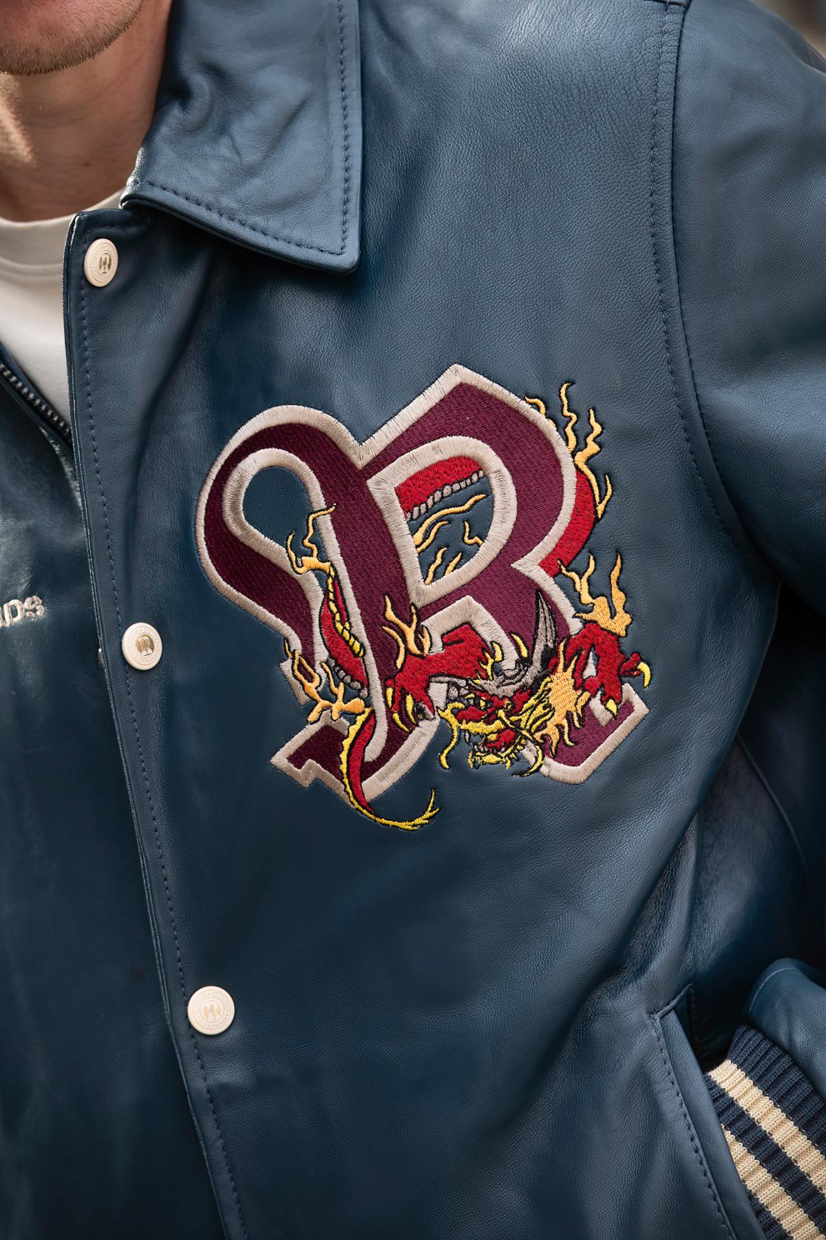 Navy blue leather teddy jacket with shirt collar and embroidery - Image n°2